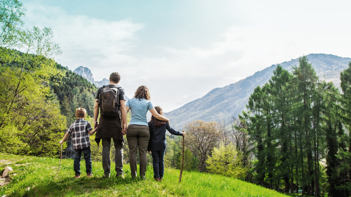 insolation-famille-en-randonnee-Haute-Garonne
